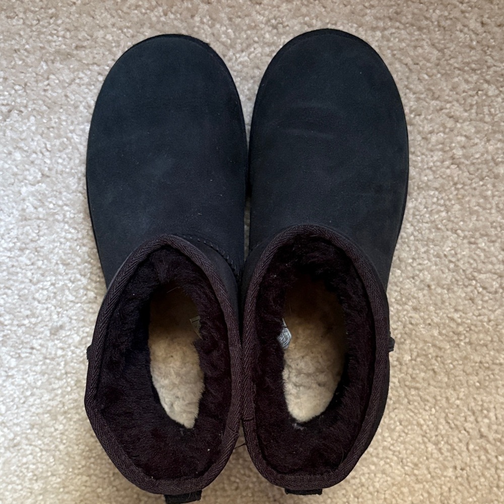 UGG Ladies' Classic Mini II Boot in Black